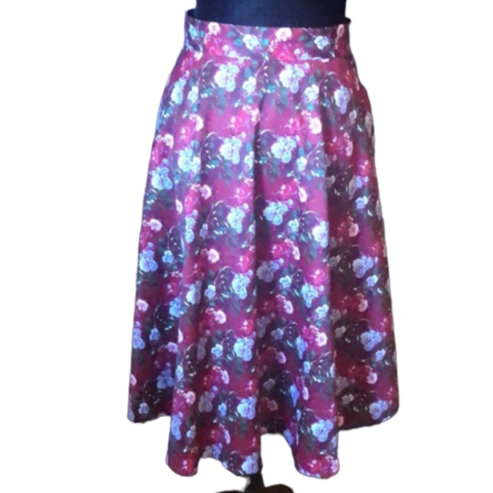 1861 vintage looking long floral print skirt size small